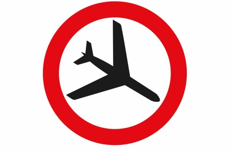 Картинка выезд. Запрещающие знаки в самолете. Знак перечеркнутый самолет. Самолет запрет. Запрет на выезд картинка.